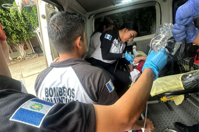 Reportan posible intoxicación de alumnas en escuela de formación secretarial de la zona 1. Foto La Hora: CVB.