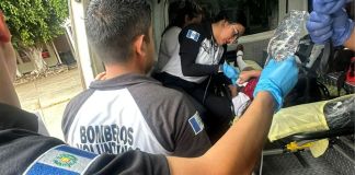 Reportan posible intoxicación de alumnas en escuela de formación secretarial de la zona 1. Foto La Hora: CVB.