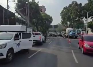 Ataque armado contra vehículo diplomático registrado en el bulevar Liberación. Foto La Hora: Captura de Pantalla