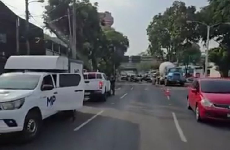 Ataque armado contra vehículo diplomático registrado en el bulevar Liberación. Foto La Hora: Captura de Pantalla