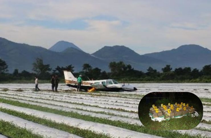 Avioneta en donde fueron capturados dos mexinacos que transportaban ilícitos. Foto La Hora: MP