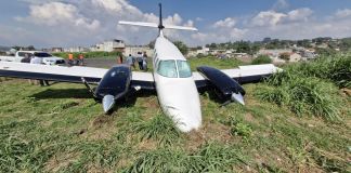 Aeronave sufre excursión de pista en aeródromo de Cobán; no reportan fallecidos. Foto La Hora: DGAC.
