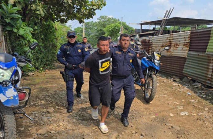 Persecución y balacera en Escuintla termina con captura de presuntos sicarios de la mara 18