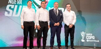 De izquierda a derecha: Jesús Pineda, gerente de Clústeres Estratégicos; Herbert Hernández, director de Junta Directiva del Banco de los Trabajadores; William Martínez, secretario general de la Federación Nacional de Fútbol de Guatemala; José Antonio Roca, gerente general de Bantrab. Foto: Deportes Bantrab.