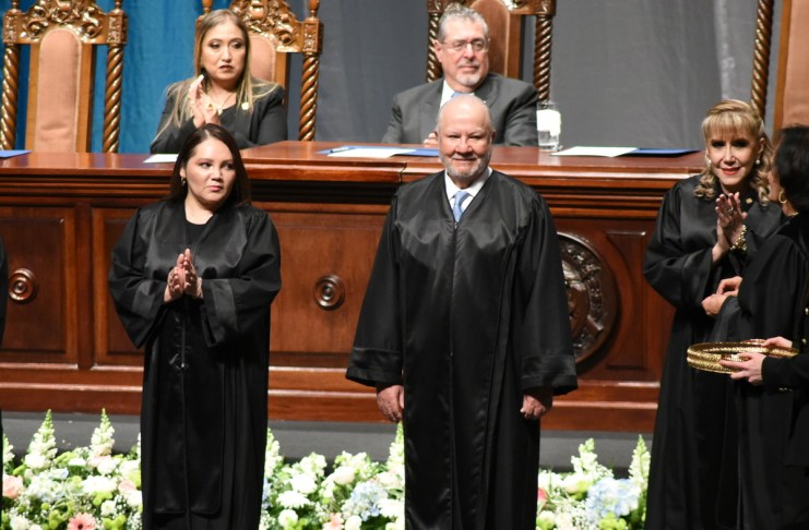 Tres de los magistrados titulares de la CC (de izquierda a derecha): Julia Rivera, Roberto Molina Barreto y Dina Ochoa. Foto La Hora: José Oroco.