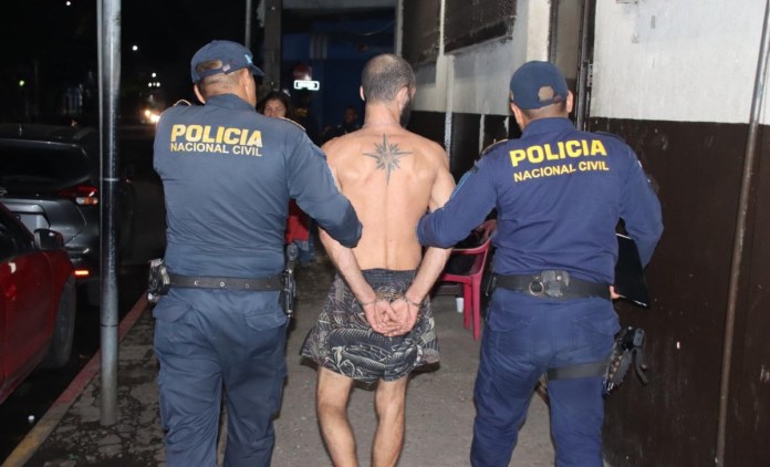Capturan a Mark Grass, un ruso en Guatemala que circulaba con vehículo robado