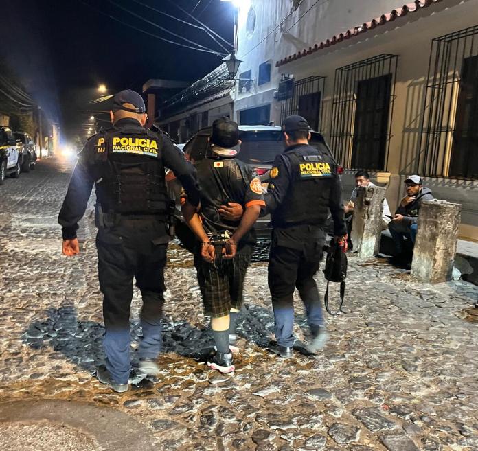 Capturan a hombre señalado de distribuir pastillas de fentanilo en discotecas de Antigua Guatemala