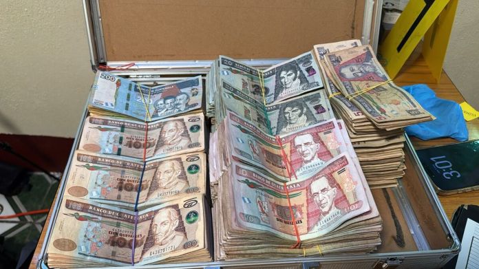 Casi Q300 mil, otros objetos encontrados y capturas en allanamientos por un caso de femicidio
