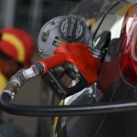 Desde el 19 de mayo de este año hasta el 25 el mismo mes, el aumento por galón de los carburantes fue de Q1.08 por galón de las gasolinas regular y superior, mientras que para el diésel Q0.15. Foto La Hora: archivo