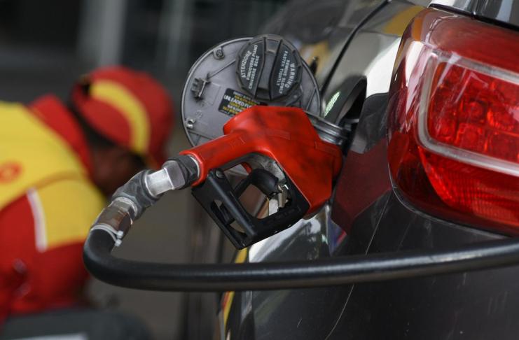 Precios de las gasolinas regular y superior aumentan más de un quetzal Desde este martes 19 de mayo, los consumidores deberán pagar Q1.08 por galón de las gasolinas regular y superior, mientras que para el diésel Q0.15. Foto La Hora: archivo