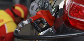 Precios de las gasolinas regular y superior aumentan más de un quetzal Desde este martes 19 de mayo, los consumidores deberán pagar Q1.08 por galón de las gasolinas regular y superior, mientras que para el diésel Q0.15. Foto La Hora: archivo