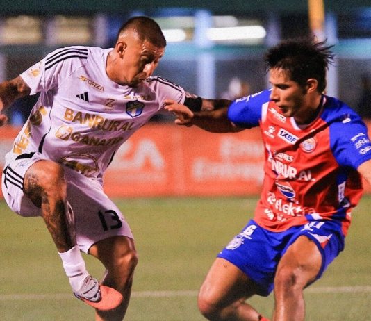 Comunicaciones y Xelajú MC igualaron 2-2 en el Estadio Cementos Progreso en la ida de las semifinales del Clausura 2026.