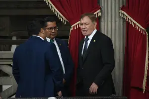 Integrantes de UNE, Cabal, Vamos y Todos condicionan apoyo a Ley Antilavado a reformas a la Ley del MP