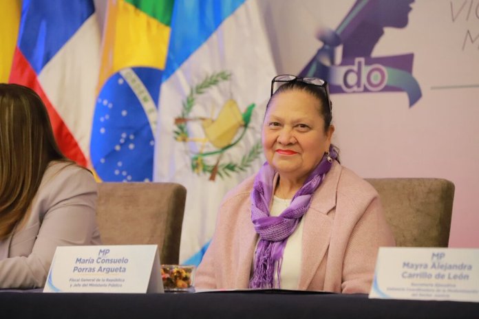 Consuelo Porras exige a EE. UU. divulgar información clasificada que la vincule
