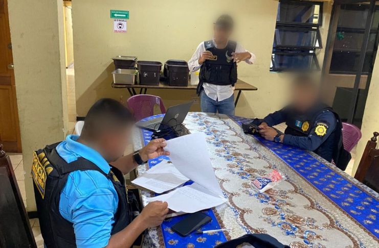 Coordinación de captura de agentes de la PNC por falsedad ideológica. Foto La Hora: MP