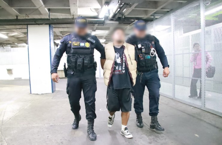 Alias "Diablo" detenido cuando trasladaba un cadáver en el baúl de un vehículo. Foto La Hora: PNC.