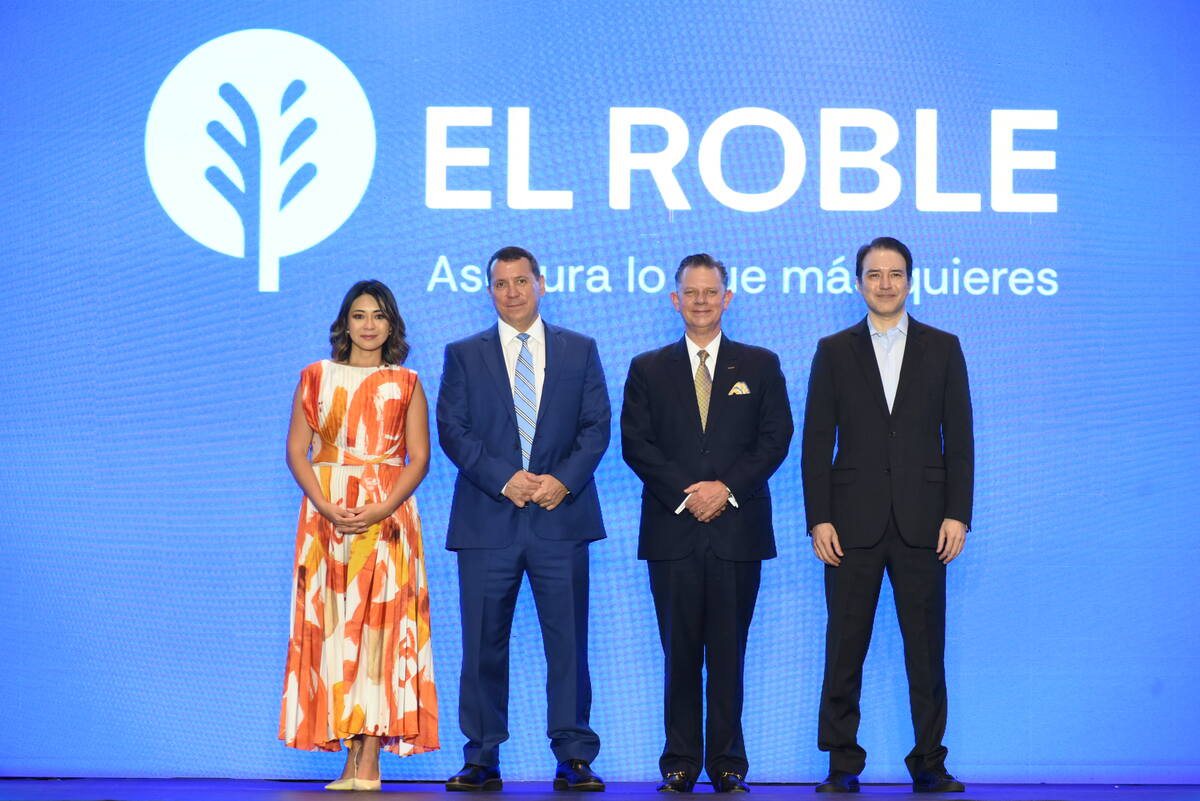 Representantes en presentación de nueva imagen. Foto: José Orozco/La Hora.