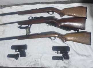 Detectan armas y municiones escondidas en encomiendas enviadas desde EE. UU. hacia Izabal