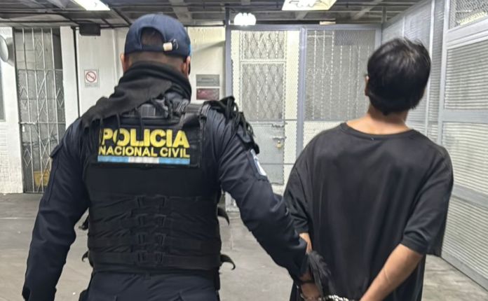 Detenido por varios delitos de extorsión y lavado de dinero u otros activos. Foto La Hora: PNC