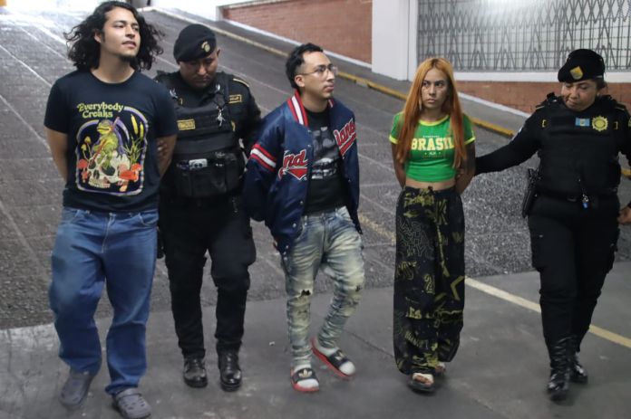 PNC desmantela supuestos puntos de narcomenudeo en Guatemala y Petén; siete capturados y amplio decomiso de droga y armas