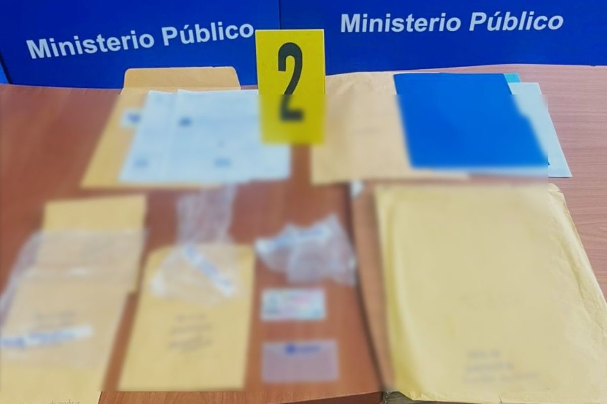 Posibles documentos falsificados son incautados en el aeropuerto La Aurora
