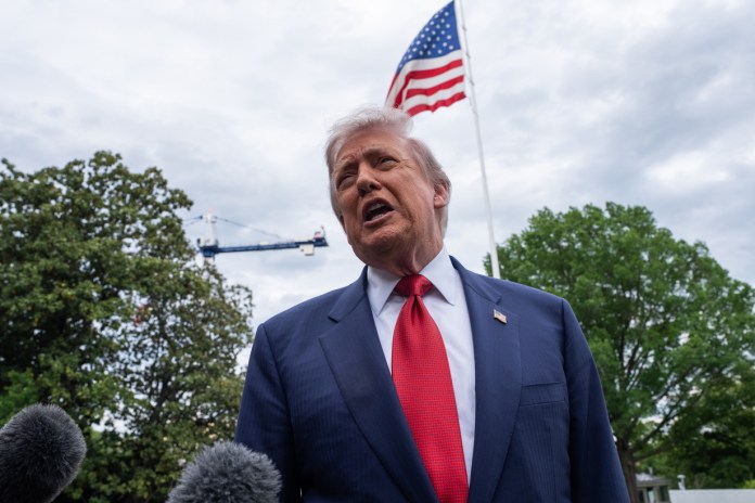 Donald Trump elevó el tono contra Irán y advirtió nuevas acciones en medio de las negociaciones de paz.