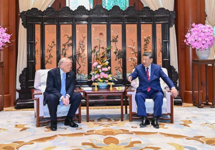 El presidente de los Estados Unidos, Donald J. Trump (i), junto al presidente chino, Xi Jinping (d), en Zhongnanhai, Pekín.