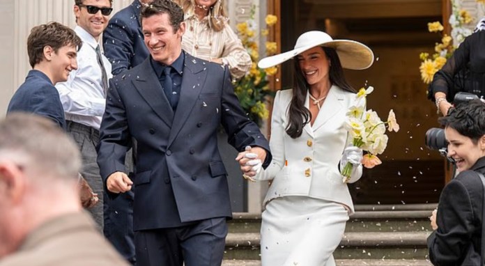 Dua Lipa y Callum Turner se casaron en Londres. Foto La Hora: Daily Mail.