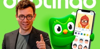 Nueva función llamada “Avatar Suits” en Duolingo. Arte La Hora: Alejandro Ramírez.