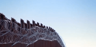 EE. UU. explica por qué el muro fronterizo con México es imposible de cruzar sin ser visto EE. UU. explica por qué el muro fronterizo con México es imposible de cruzar sin ser visto