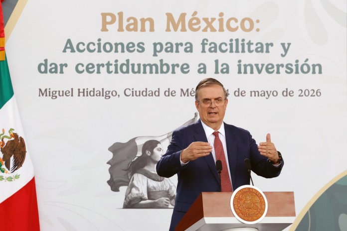 El secretario de Economía, Marcelo Ebrard, anunció nuevas reglas para acelerar la inversión, -con un plazo máximo de 30 días para aprobar proyectos y de 90 días para resolver trámites. Foto: La Hora: EFE