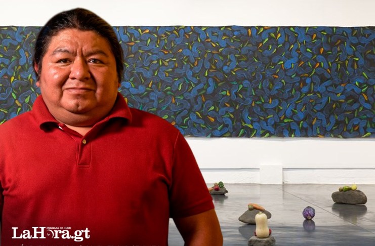 Edgar Calel, ganador del premio internacional Sam Giliam 2026: «Me siento orgulloso de mis raíces indígenas» Edgar Calel. Artista y poeta comalapense junto con una obra en su exposición en La Nueva Fábrica. Foto La Hora