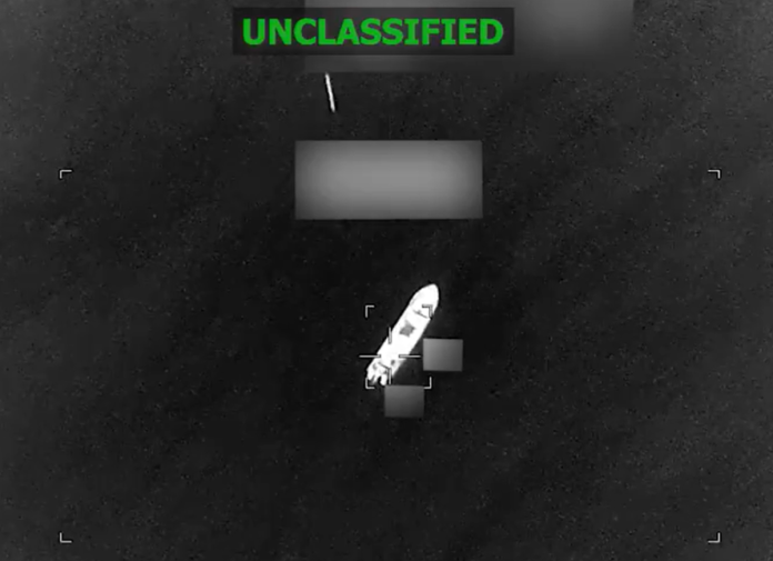 El video del Ejercito de EE UU que muestra el ataque mortal a narcos en una embarcacion en el Pacifico El video del Ejército de EE. UU. que muestra el ataque mortal a narcos en una embarcación en el Pacífico