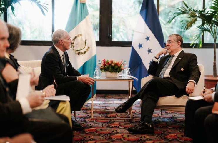 En medio de la orden de captura contra el exjefe de la SAT, Arévalo y Asfura se reúnen en Costa Rica