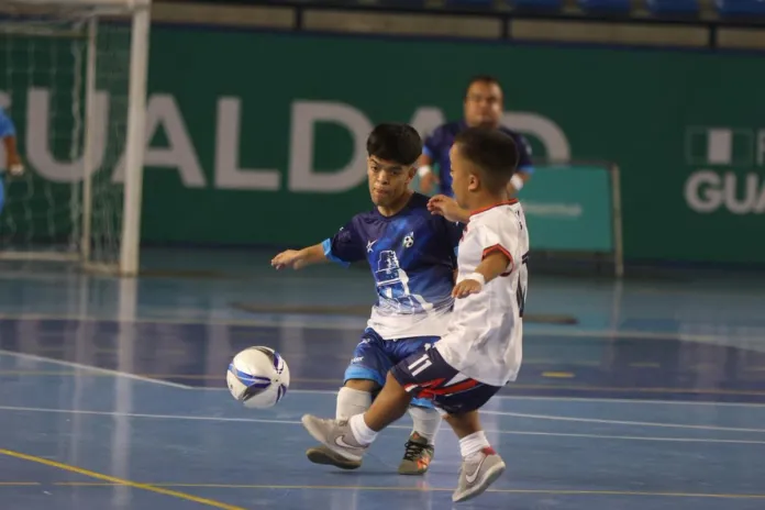 Enfrentamiento de selecciones de talla baja entre Guatemala y Estados Unidos Selección de talla baja de Guatemala en su enfrentamiento en contra de Estados Unidos. Foto La Hora: MCD