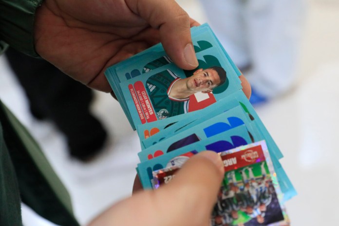La Policía de Brasil incautó un cargamento con 200 mil estampas falsas del álbum del Mundial 2026 durante un operativo en Río de Janeiro.