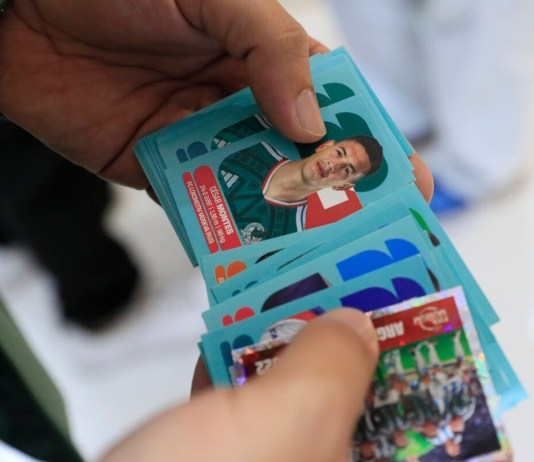 La Policía de Brasil incautó un cargamento con 200 mil estampas falsas del álbum del Mundial 2026 durante un operativo en Río de Janeiro.