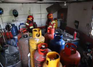 Explosión en expendio de gas propano deja a tres hombres con quemaduras de tercer grado en zona 12 Explosión en expendio de gas propano deja a tres hombres con quemaduras de tercer grado en zona 12. Foto La Hora: CBM.