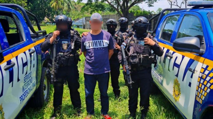 La personada detenida es supuesta responsable de traficar droga hacia Estados Unidos. Foto La Hora: SGAIA