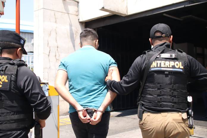 El extraditable venezolano-español que habría matado a su “amigo” y robado su identidad y cuentas bancarias. Foto La Hora: PNC.