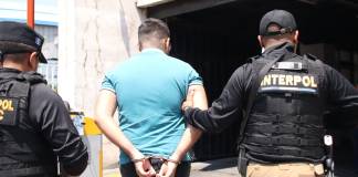 El extraditable venezolano-español que habría matado a su “amigo” y robado su identidad y cuentas bancarias. Foto La Hora: PNC.