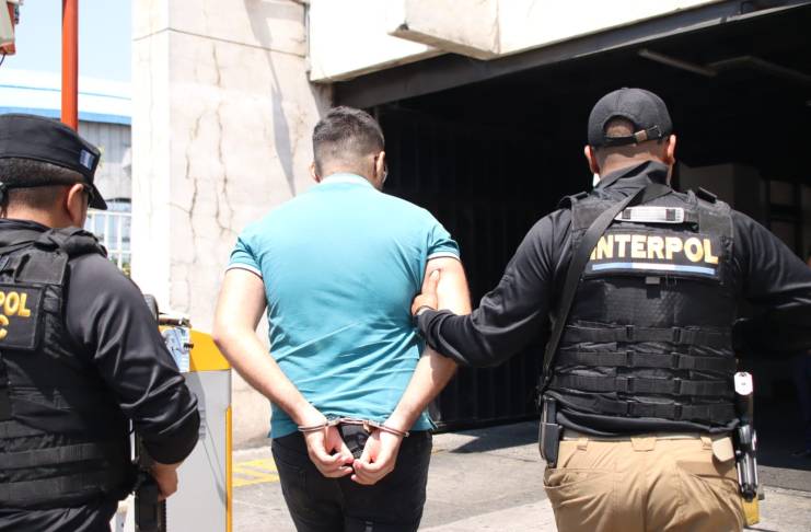 El extraditable venezolano-español que habría matado a su “amigo” y robado su identidad y cuentas bancarias. Foto La Hora: PNC.