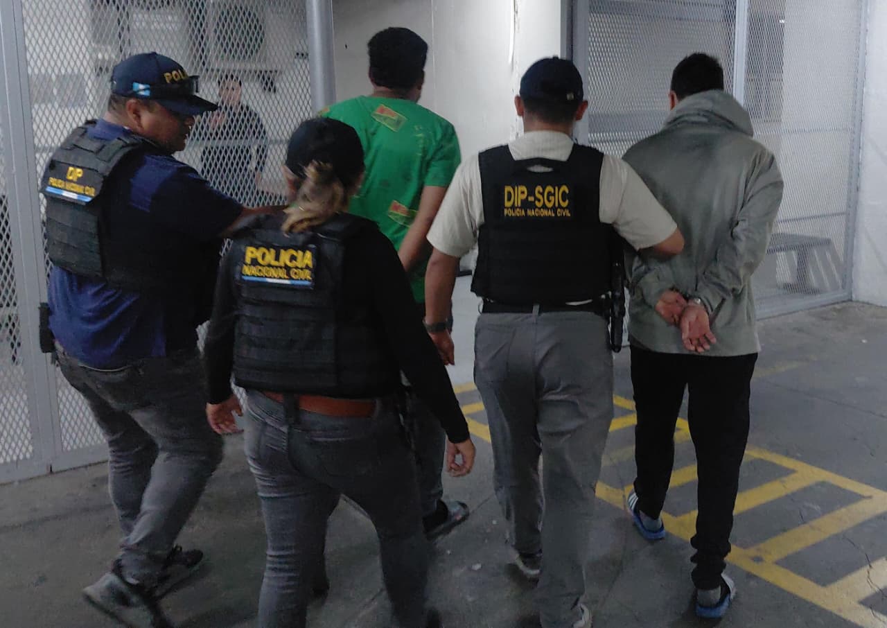 Empleados de Migración coordinaban ingreso de colombianos con pasaportes manipulados y vínculos a cobros «Gota a Gota»