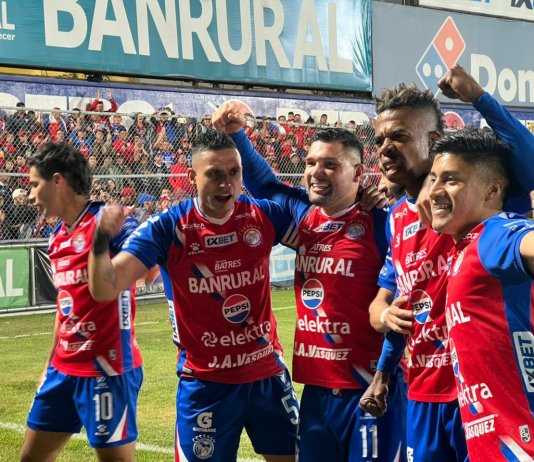 Xelajú clasifica a la final del Torneo Clausura 2026 derrotando 2-0 a Comunicaciones.
