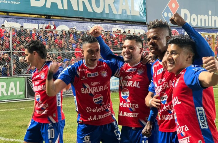 Xelajú clasifica a la final del Torneo Clausura 2026 derrotando 2-0 a Comunicaciones.