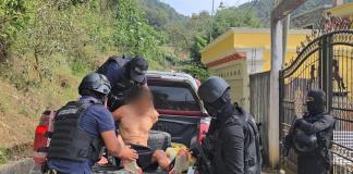 La PNC informó que en el lugar donde fue detenida la cuarta persona se encontraron documentos personales, teléfonos celulares y ocho cámaras, aunque no especificó de qué tipo. Foto La Hora PNC