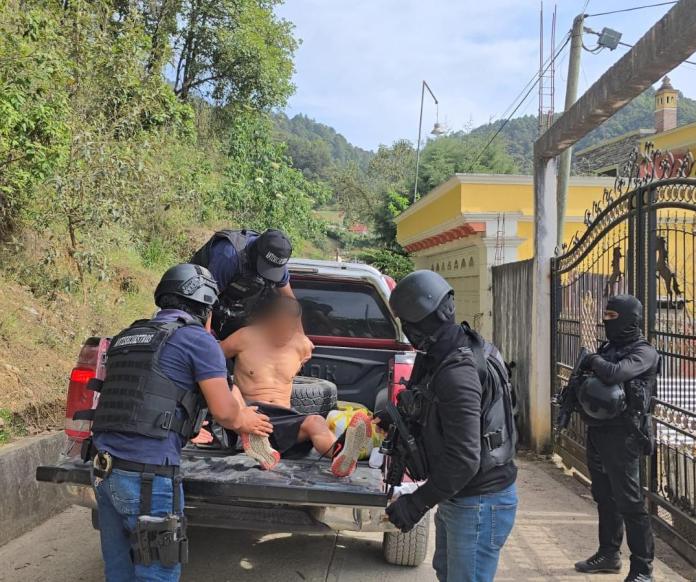 Secuestrador PNC San pedro Soloma Huehuetenango La PNC informó que en el lugar donde fue detenida la cuarta persona se encontraron documentos personales, teléfonos celulares y ocho cámaras, aunque no especificó de qué tipo. Foto La Hora PNC