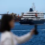 El crucero neerlandés MV Hondius se abasteció de combustible este lunes en el puerto de Granadilla de Abona (Tenerife).