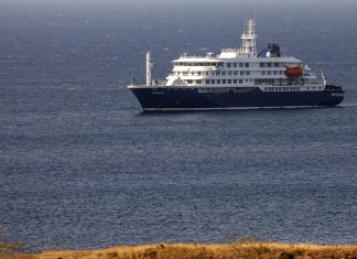 Un total de 94 pasajeros del crucero MV Hondius fueron evacuados en Tenerife tras un brote de hantavirus, en un operativo coordinado por autoridades españolas y la OMS.