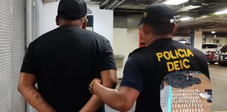 Hombre fue sorprendido cuando pretendía ingresar 80 “colmillos” de cocaína al preventivo de la zona 18 Hombre que pretendía ingresar 80 colmillos de cocaína al centro preventivo de la zona 18. Foto La Hora: PNC